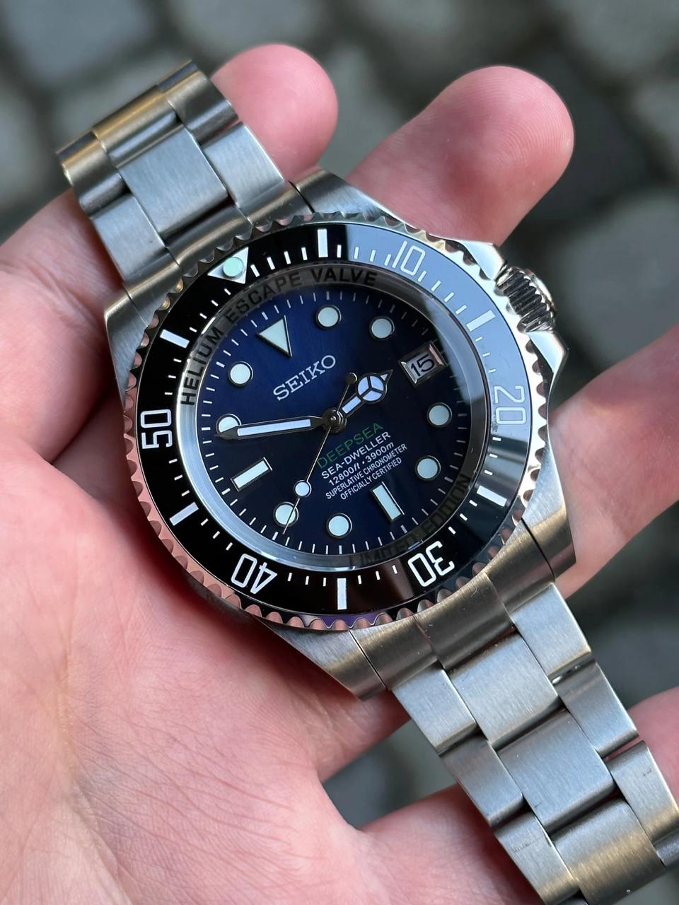 SEIKOSEADWELLER BLACK MEN'S MOD WATCH